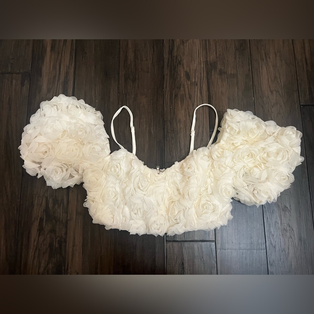 Vestique- white crop top-tags attached